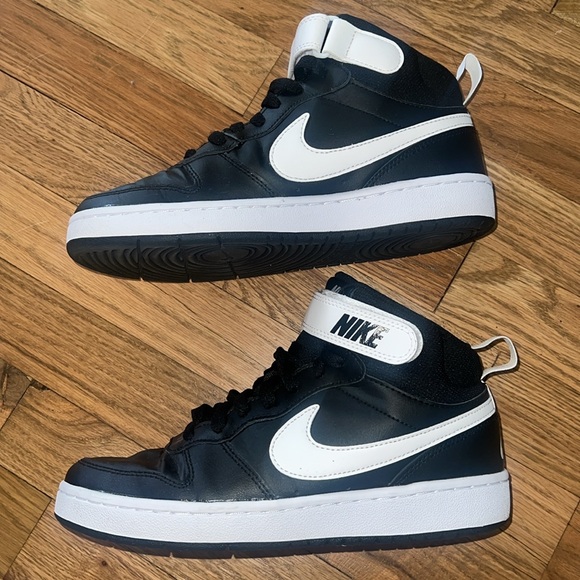 NIKE Court Borough Mid 2 Size 6Youth/Womens 8 - Picture 8 of 9
